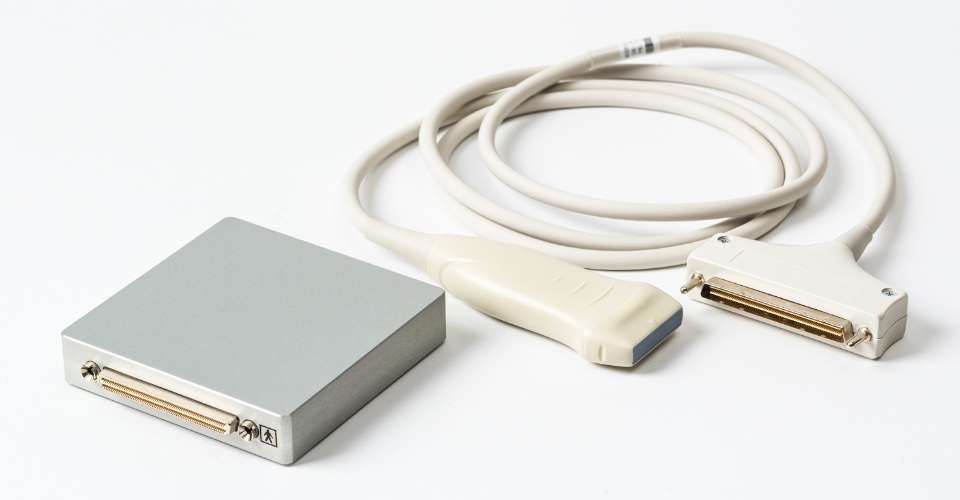 Ecografo MicrUs EXT e Sonda Lineare ad Alta Frequenza. Ecografo MicrUs EXT e sonda ecografica lineare da 15 MHz.
